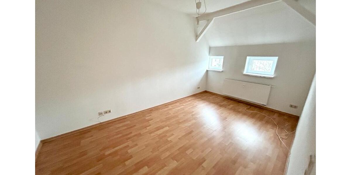 Dachgeschoßwohnung Chemnitz Ebersdorf - 3 Zimmer, 75 m&sup2;, 425&euro; | Angebot:25635710