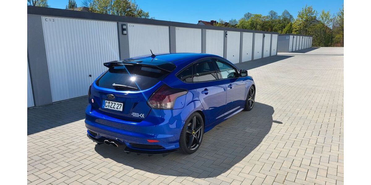 Ford Focus 126.581 km 11.100 &euro; Gelenau 09423