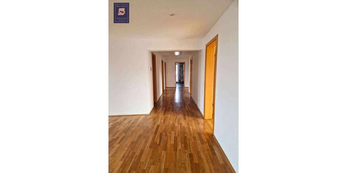 Firmenkomplex mit Garage und Einliegerwohnung 22 zimmer