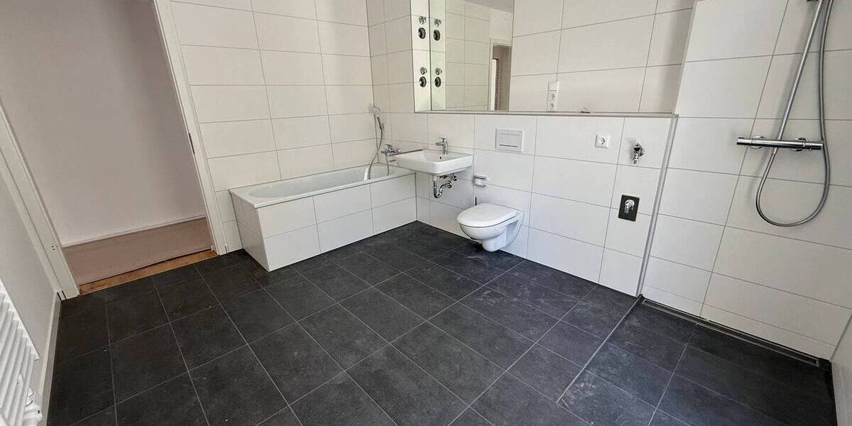 Etagenwohnung Chemnitz Gablenz - 4 Zimmer, 129 m&sup2;, 1.559&euro; | Angebot:25877552