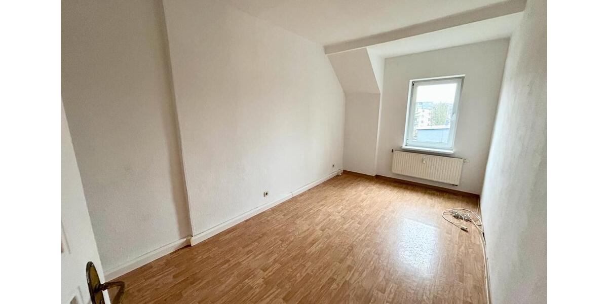 Dachgeschoßwohnung Chemnitz Ebersdorf - 3 Zimmer, 75 m&sup2;, 425&euro; | Angebot:25635710