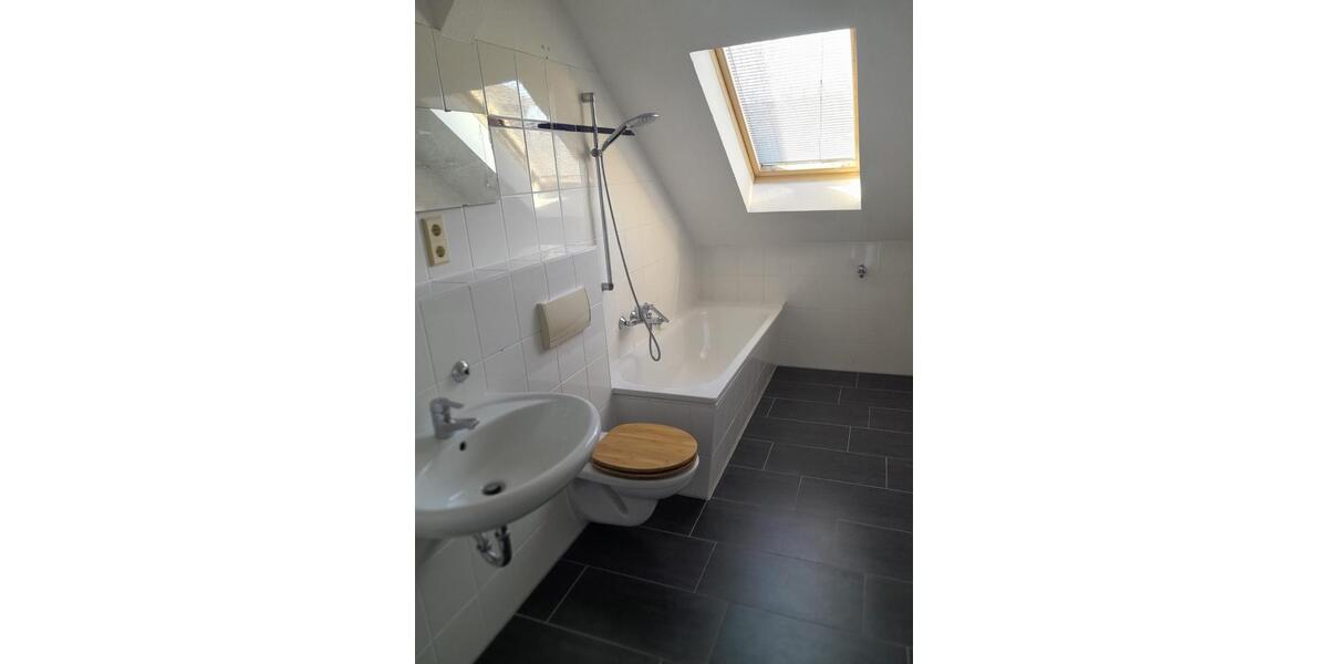 Dachgeschoßwohnung Chemnitz Hilbersdorf - 3 Zimmer, 70 m&sup2;, 370&euro; | Angebot:26143792