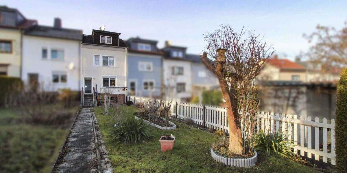 Ab Frühsommer bezugsfreies Reihenmittelhaus mit Garten und 2 Stellplätzen in Borna Heinersdorf 5 zimmer