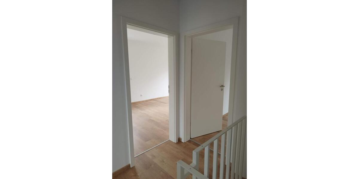 Neubau zur Miete: Stilvolle Doppelhaushälfte mit Garten 4 zimmer