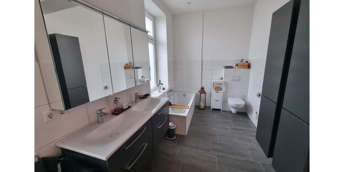 großzügige moderne Etagenwohnung in ehemaliger Fabrik 5 zimmer