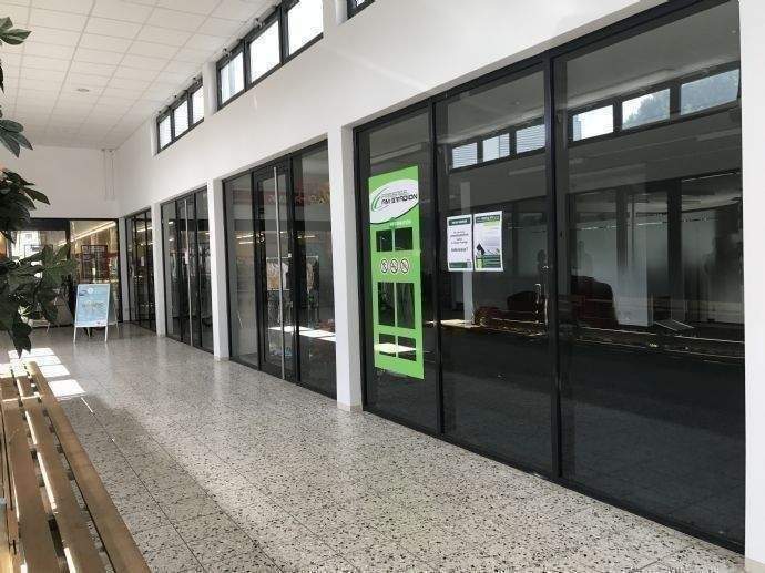 **GROßZÜGIGE LADENFLÄCHE IN DER PASSAGE AM STADION IN LICHTENSTEIN**** 4 zimmer