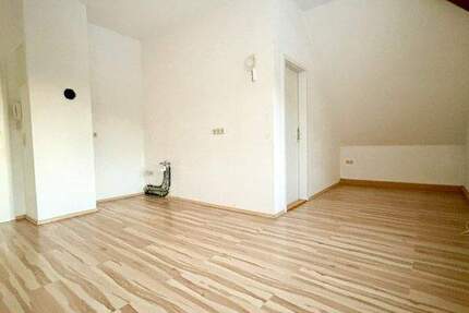 Gemütliche 3-Raum-Dachgeschosswohnung - große Wohnküche - Kaminanschluss - Sicht! 3 zimmer