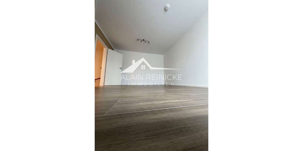 ruhig Wohnen mit Terrasse, 2 Balkone & TG-Stellplatz - Maisonettenwohnung Chemnitz | Angebot:25932234