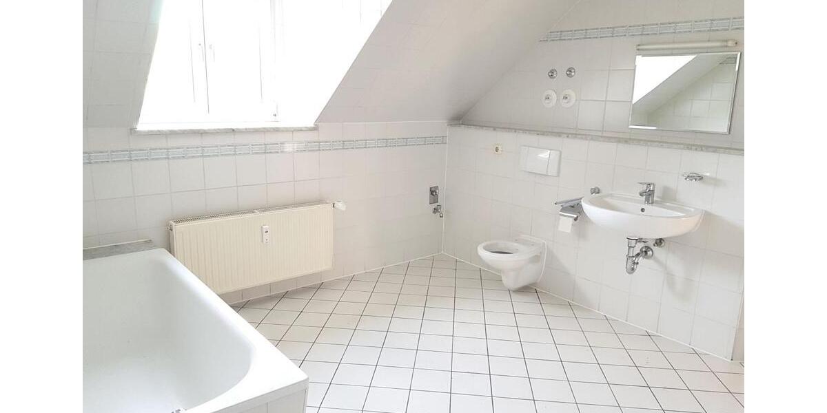 Dachgeschoßwohnung Chemnitz Altendorf - 2 Zimmer, 74 m&sup2;, 440&euro; | Angebot:23273095