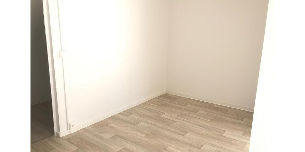 Etagenwohnung Chemnitz Helbersdorf - 4 Zimmer, 70 m&sup2;, 400&euro; | Angebot:26165749