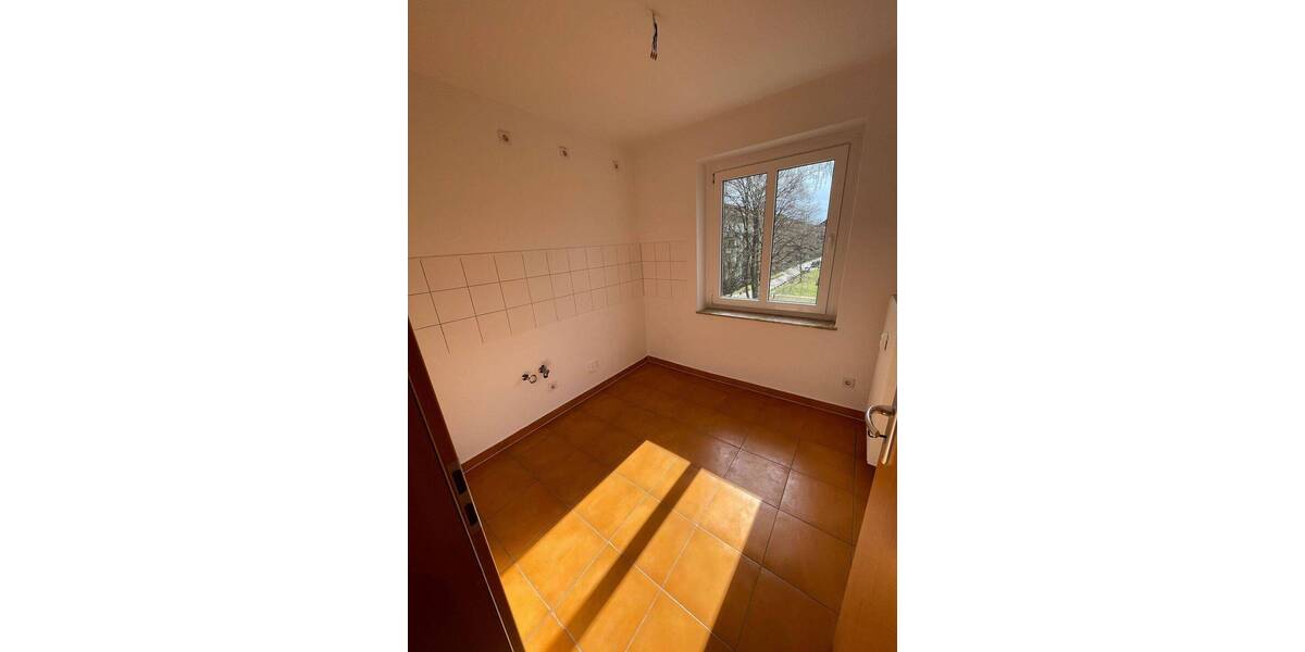 Zimmer Chemnitz Lutherviertel - 1 Zimmer, 28 m&sup2;, 170&euro; | Angebot:25970872