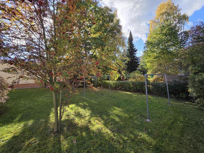 Stadtleben mit Weitblick: Moderne Dachgeschosswohnung mit Balkon und Einbauküche! 2 zimmer