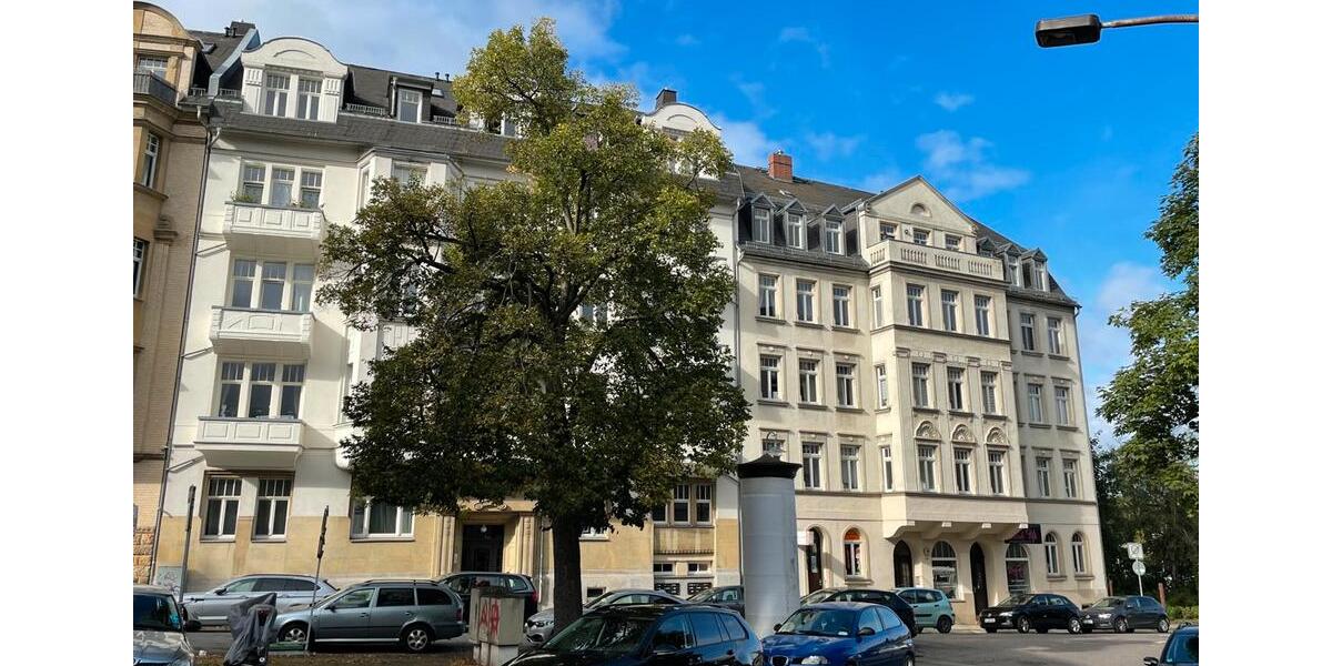 Schöne und großzügige Dachgeschoss - Wohnung mit Einbauküche! 2 zimmer