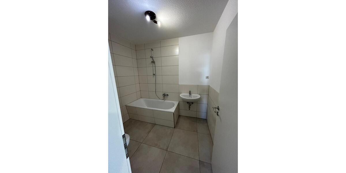 Dachgeschoßwohnung Chemnitz Ebersdorf - 3 Zimmer, 75 m&sup2;, 350&euro; | Angebot:26491952