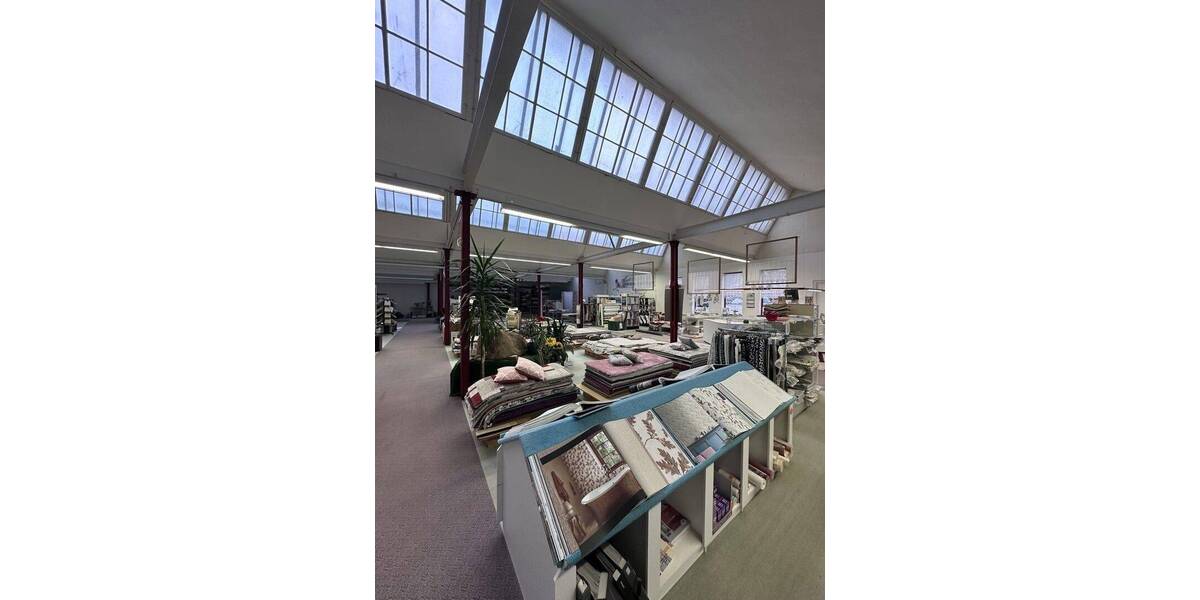 Attraktive Verkaufsfläche oder Gewerbefläche mit 850 m² inkl. Parkplatz zimmer