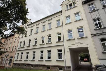 Vollvermietetes und großes MFH mit Balkonen und Stellplätzen in guter und ruhiger Lage! 1 zimmer