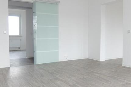 5-Raun-Wohnung mit 2 Balkonen, Hauswirtschaftsraum, Wanne + Dusche 5 zimmer