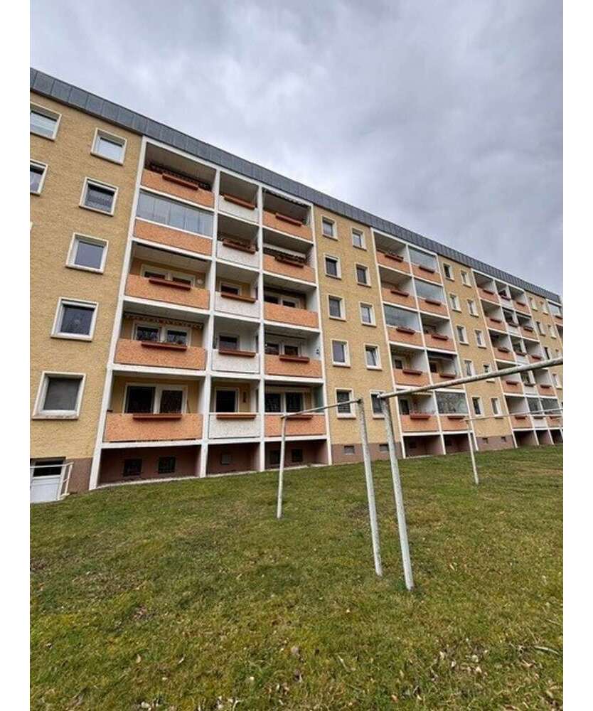 Wohnung zum Kaufen in Hohenstein-Ernstthal 49.000 € 65.85 m²