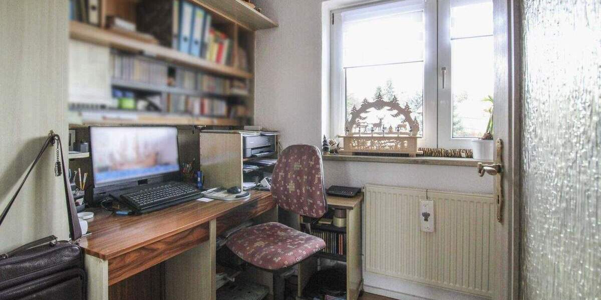 Ab Frühsommer bezugsfreies Reihenmittelhaus mit Garten und 2 Stellplätzen in Borna Heinersdorf 5 zimmer