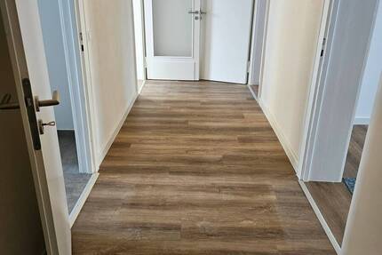 Neu sanierte Wohnung mit 5 Zimmern, Balkon,.... 5 zimmer