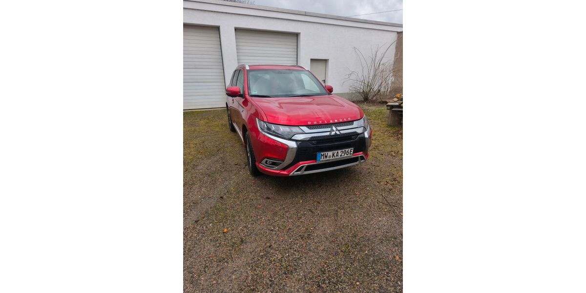 Mitsubishi Plug-in Hybrid Outlander 116.037 km 16.399 &euro; Hartmannsdorf 09232