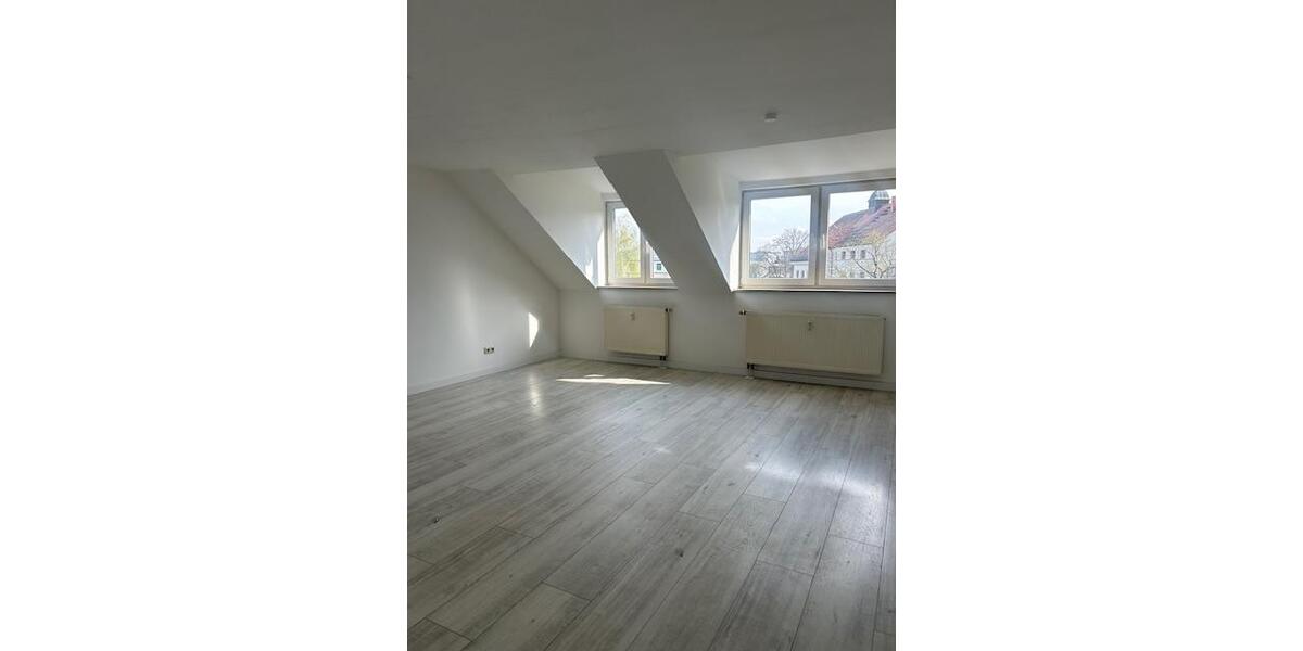 Dachgeschoßwohnung Chemnitz - 2 Zimmer, 61 m&sup2;, 365&euro; | Angebot:26665625