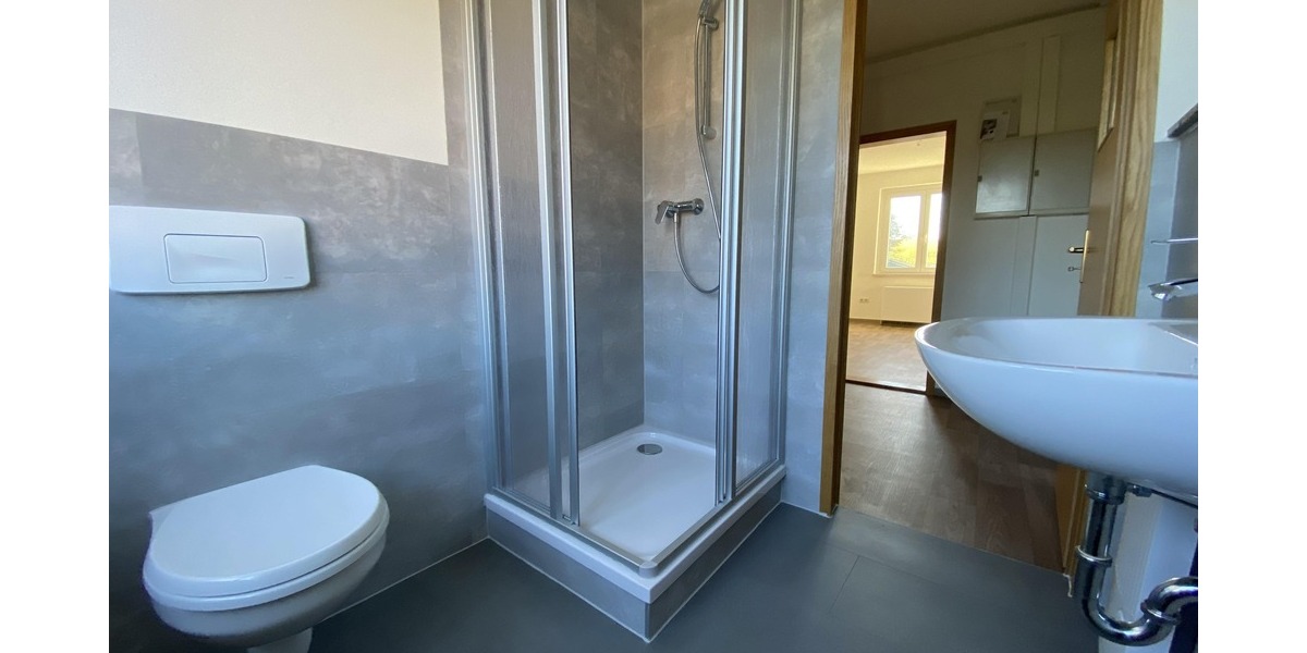 Frisch renoviert 2-Raum-Wohnung mit modernem Tageslichtbad - sofort bezugsfrei! - Etagenwohnung Lunzenau Berthelsdorf | Angebot:25144224