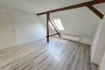 Gemütliche 3-Zimmer-Dachgeschosswohnung mit Sichtbalken in Chemnitz-Hilbersdorf! - Dachgeschoßwohnung Chemnitz Hilbersdorf | Angebot:26109241