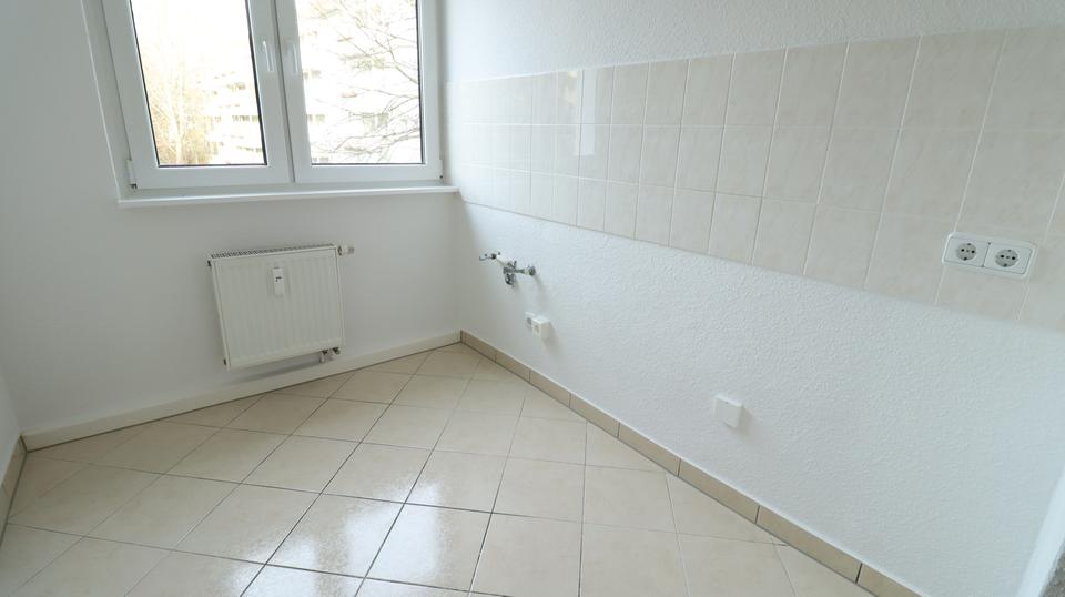 3-Raumwohnung mit Wanne und Balkon zimmer