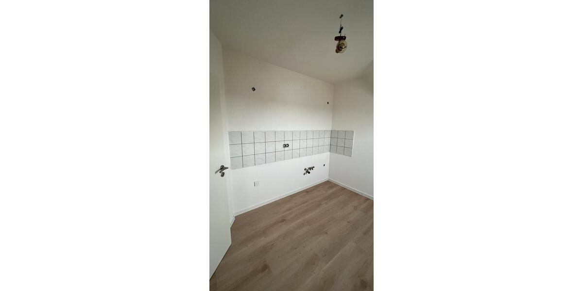 Dachgeschoßwohnung Chemnitz Ebersdorf - 3 Zimmer, 75 m&sup2;, 350&euro; | Angebot:26491952