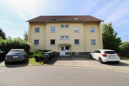 Helle 3-Raum-Wohnung mit Einbauküche und Stellplatz 3 zimmer