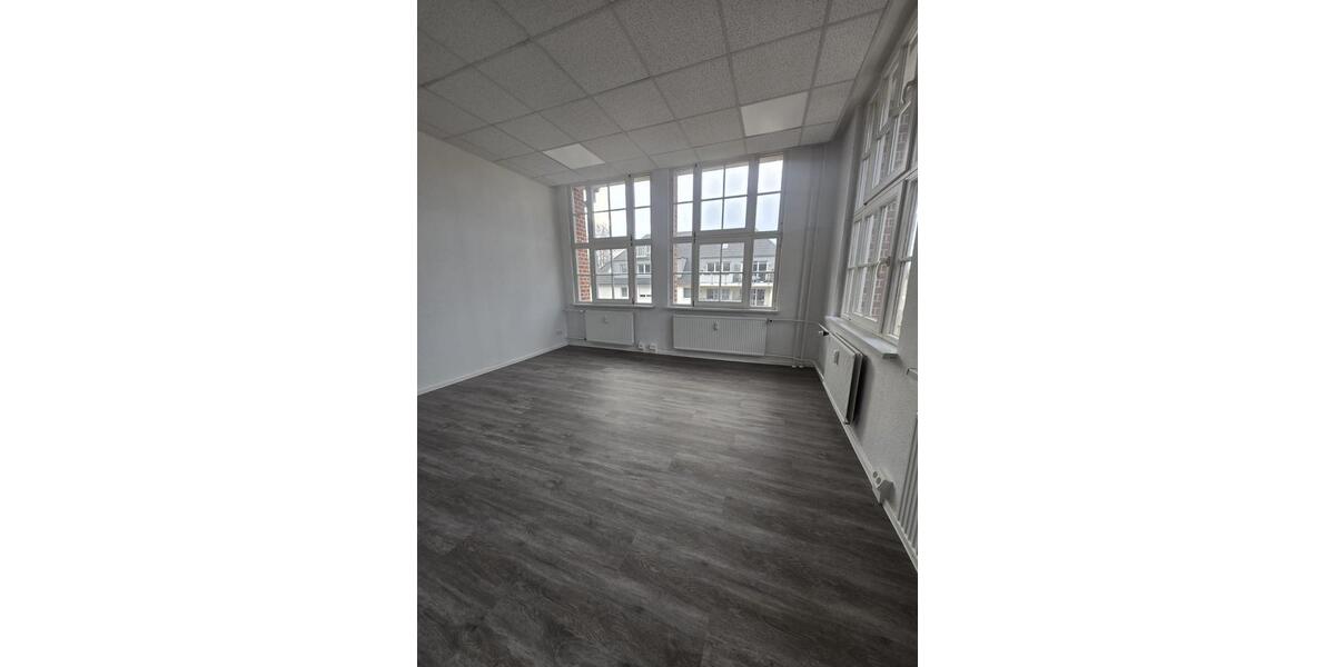 Neu sanierter Büroraum in charmantem Fabrikgebäude zu vermieten zimmer