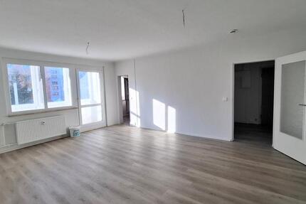 Einzugsbereit: Frisch sanierte 4-RWE mit neuer EBK 4 zimmer
