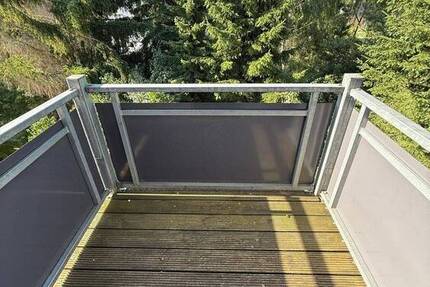 Großzügige 3-Zimmer mit Laminat und Balkon in sehr guter Lage! EBK mgl.!