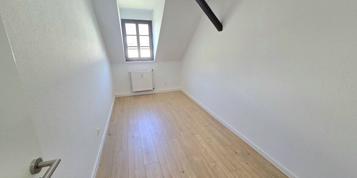 Viel Platz unterm Dach: 5‑Zimmer-Wohnung mit Sichtbalken & Tageslichtbad! - Etagenwohnung Chemnitz Gablenz | Angebot:26674854