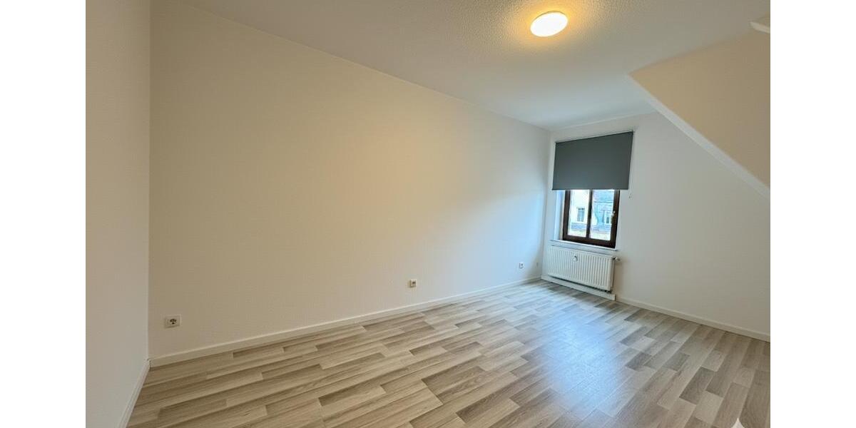 Dachgeschoßwohnung Chemnitz Ebersdorf - 3 Zimmer, 77 m&sup2;, 380&euro; | Angebot:23228002