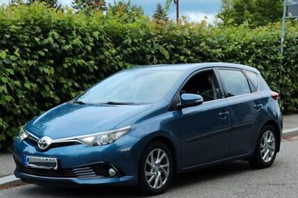 Toyota Auris 151.000 km 10.500 &euro; Chemnitz 09127