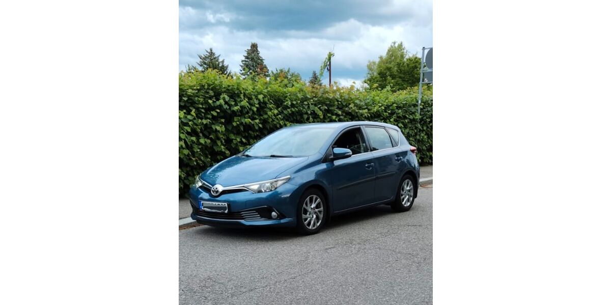 Toyota Auris 151.000 km 10.500 &euro; Chemnitz 09127