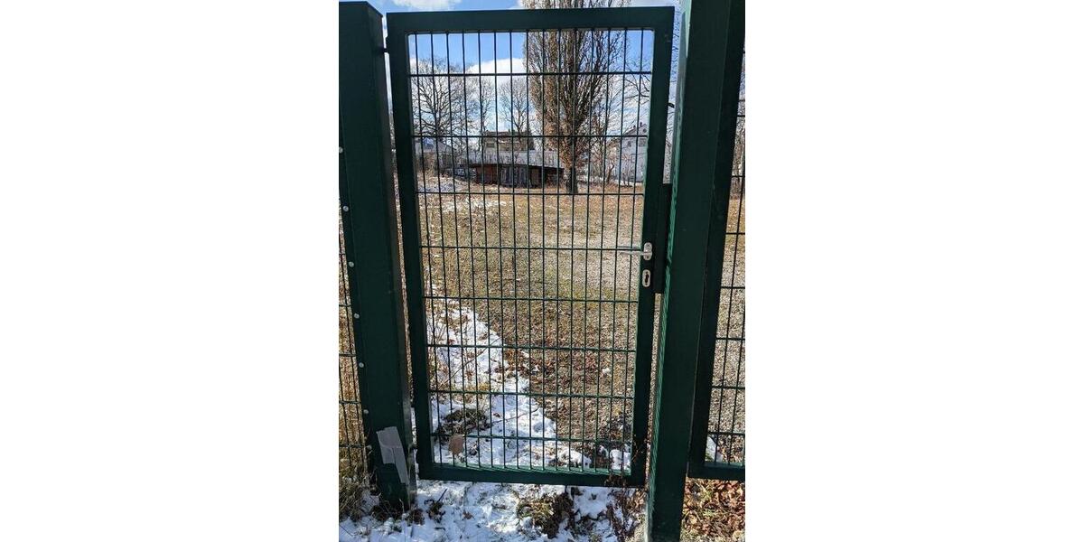 Umzäunte, unbebaute Freifläche in Chemnitz-Siegmar – ideal als Stell- oder Lagerplatz zimmer