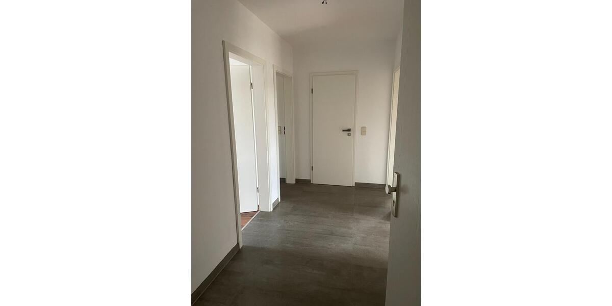 Schöne 3-Raum-Dachgeschosswohnung mit Einbauküche und Stellplatz 3 zimmer