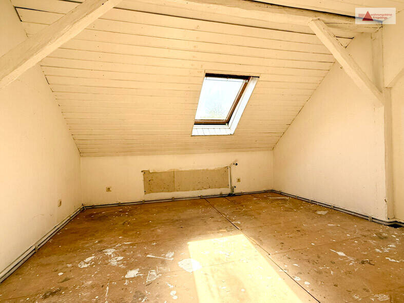 Reihenmittelhaus Zschopau - 9 Zimmer, 210 m&sup2;, 69.000&euro; | Angebot:25688210