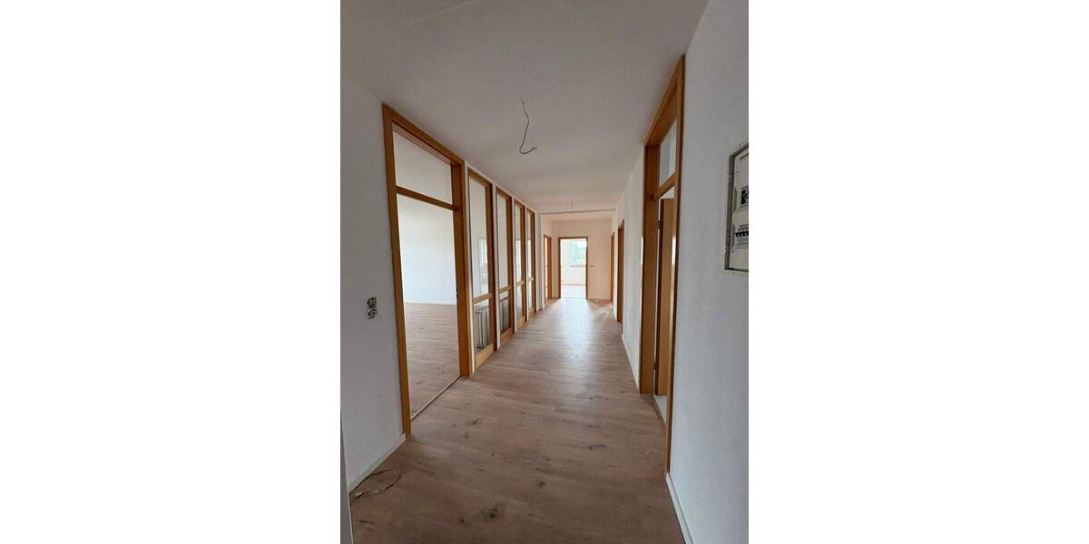 Etagenwohnung Flöha Plaue - 4 Zimmer, 127 m&sup2;, 700&euro; | Angebot:25319501