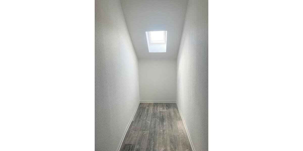 Dachgeschoßwohnung Hohenstein-Ernstthal Ernstthal - 2 Zimmer, 59 m&sup2;, 295&euro; | Angebot:26477145