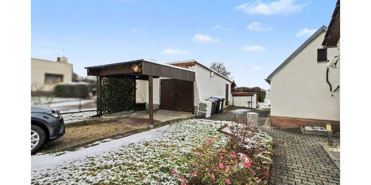 Bezugsfreie Doppelhaushälfte mit Einliegerwohnung in ruhiger Feldrandlage 4 zimmer