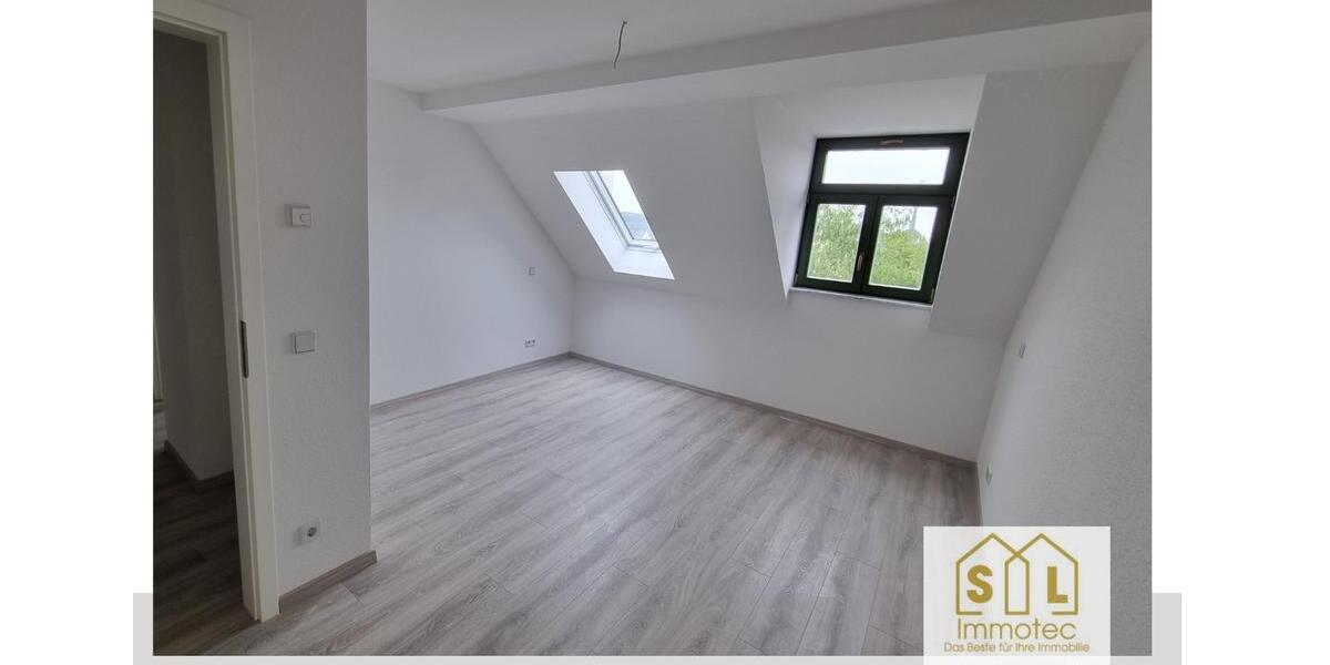 Dachgeschoßwohnung Chemnitz Ebersdorf - 4 Zimmer, 95 m&sup2;, 730&euro; | Angebot:26263470
