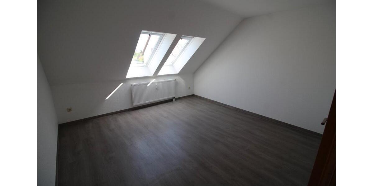 Dachgeschoßwohnung Burgstädt - 3 Zimmer, 82 m&sup2;, 90.000&euro; | Angebot:26828057