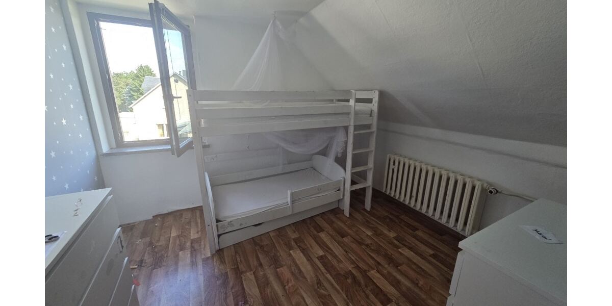 Charmante Doppelhaushälfte mit Potenzial in Limbach-Oberfrohna! 9 zimmer