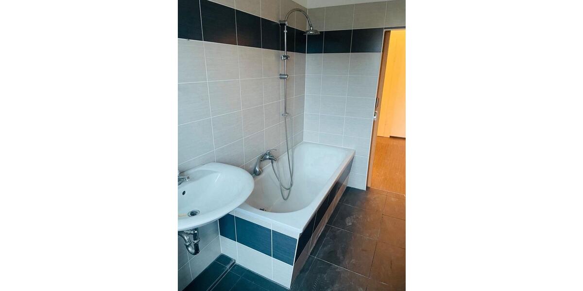 Dachgeschoßwohnung Chemnitz Helbersdorf - 3 Zimmer, 86 m&sup2;, 490&euro; | Angebot:25904955