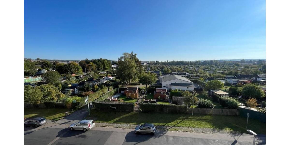 Gepflegte DG-Wohnung mit EINBAUKÜCHE, Balkon und Tageslicht-Bad ab 01.12. frei! 2 zimmer