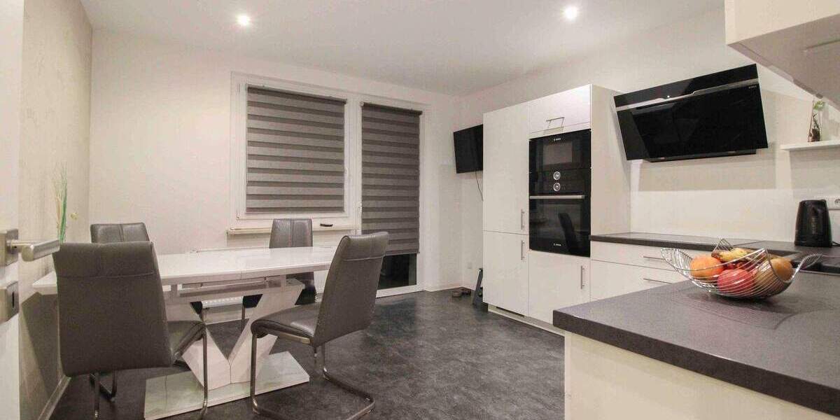 *Modernisiert* Ab Frühjahr 2026 bezugsfreie 5-Zi.-Wohnung mit 2 Bädern und 2 Balkonen 5 zimmer